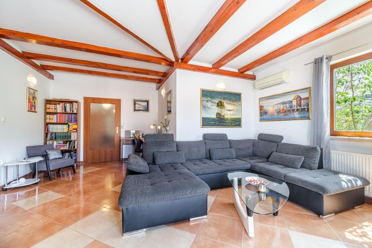 Guest House Barbara Nerezisca ภายนอก รูปภาพ