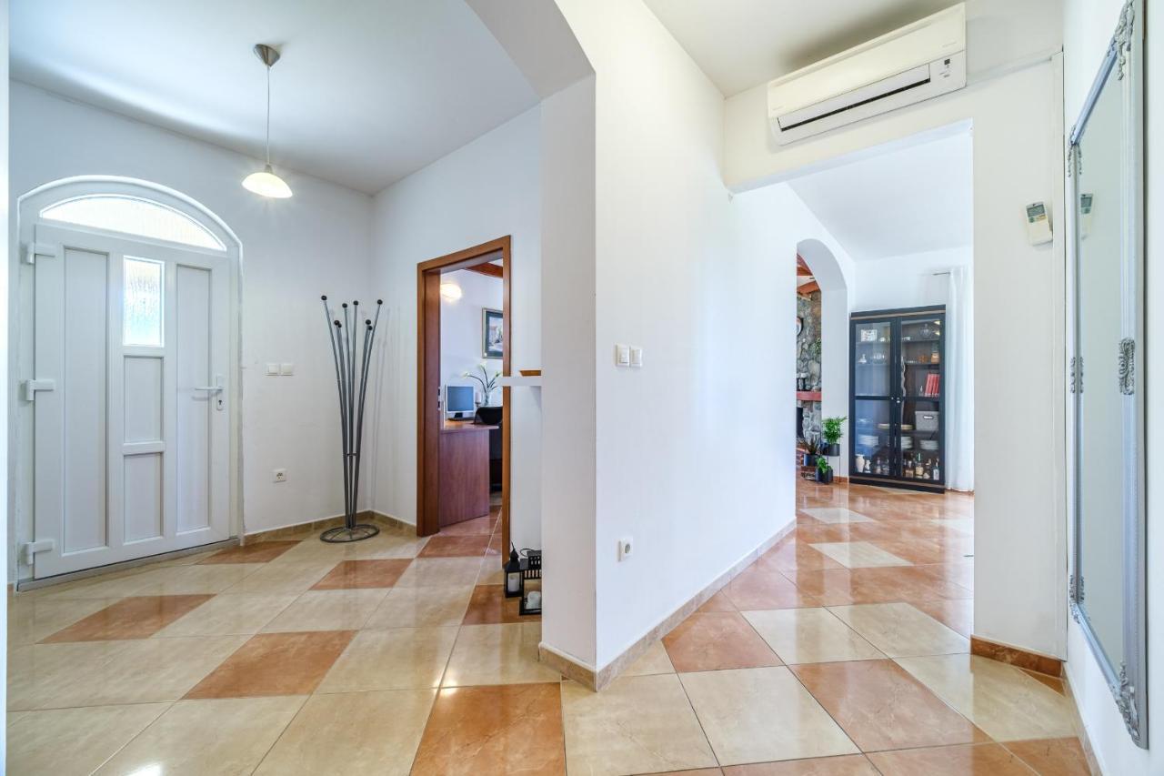 Guest House Barbara Nerezisca ภายนอก รูปภาพ